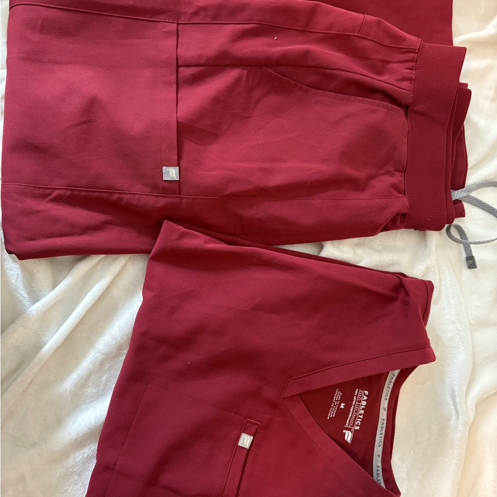 Fabletics Scrub Set